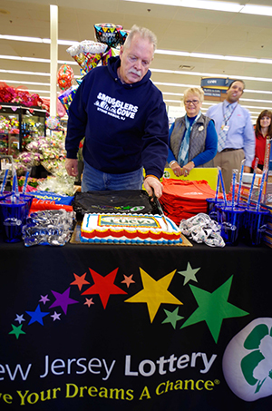 ACME-winner-cutting-cake
